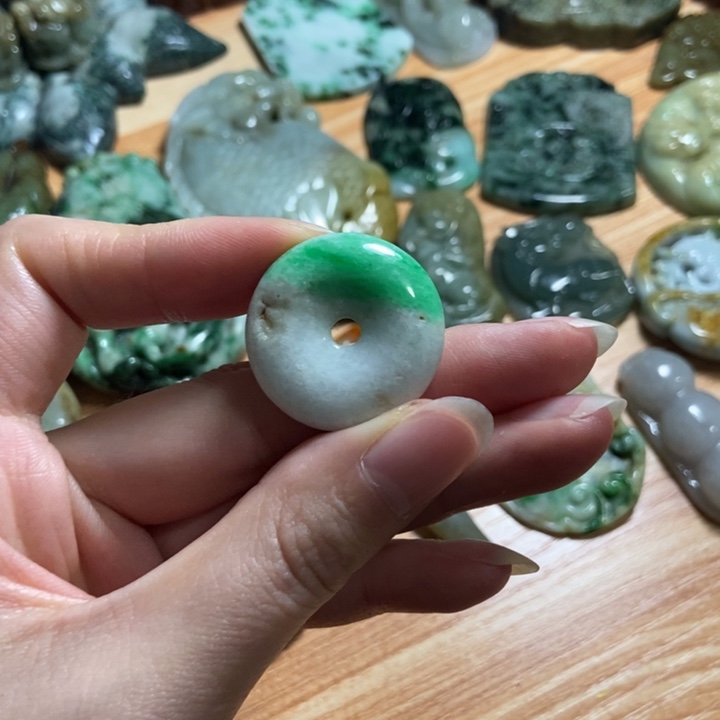 翡翠未镶嵌颈饰翡翠吊坠