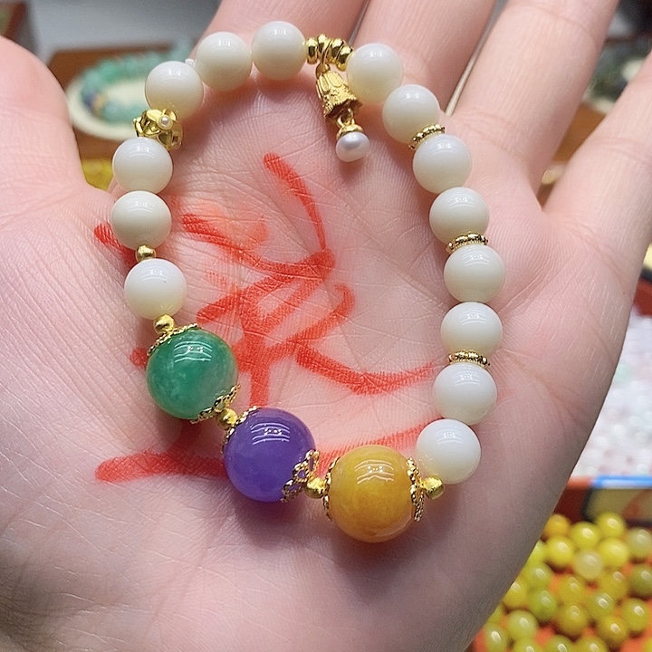 翡翠散珠和田玉加翡翠福禄寿