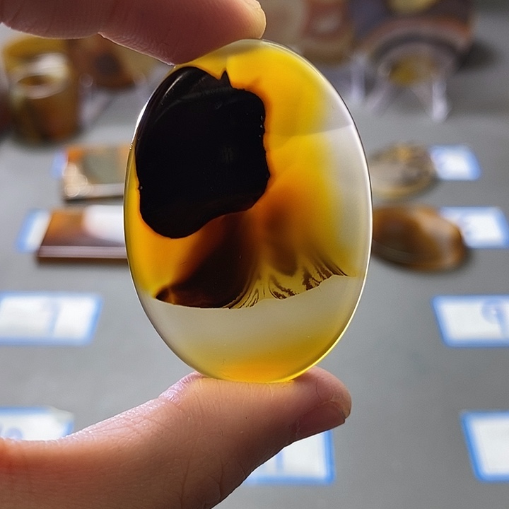 方***间玛瑙/玉髓未镶嵌珠宝半成品