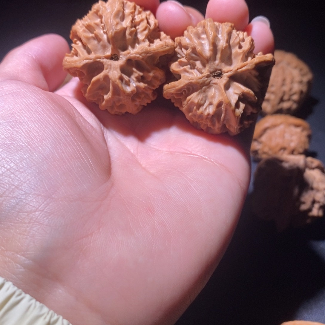 文玩核桃吊坠修尖苹果