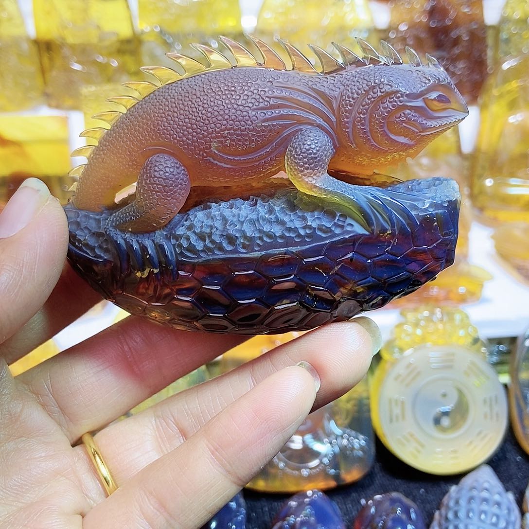 琥珀颈饰未镶嵌蜥蜴，今非昔比103