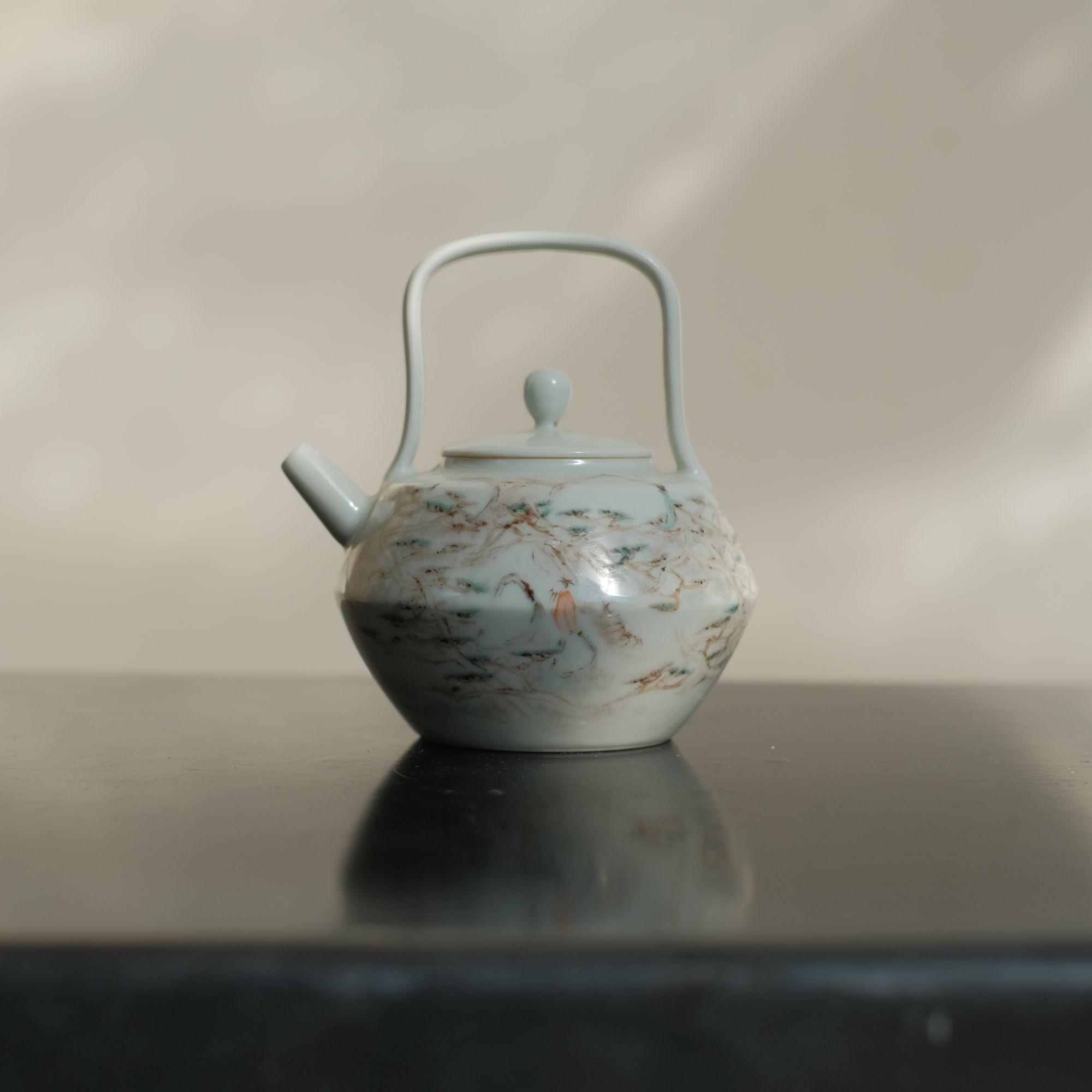 毛了  瓷泥粉彩人物魏晋高士提梁壶