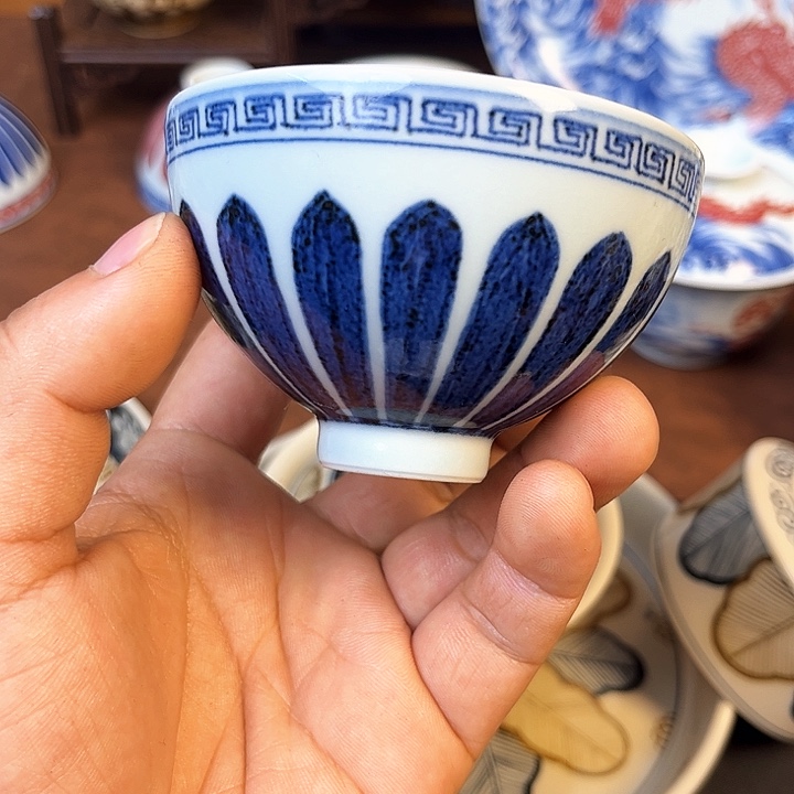 摆件菊瓣鸡心杯景德镇