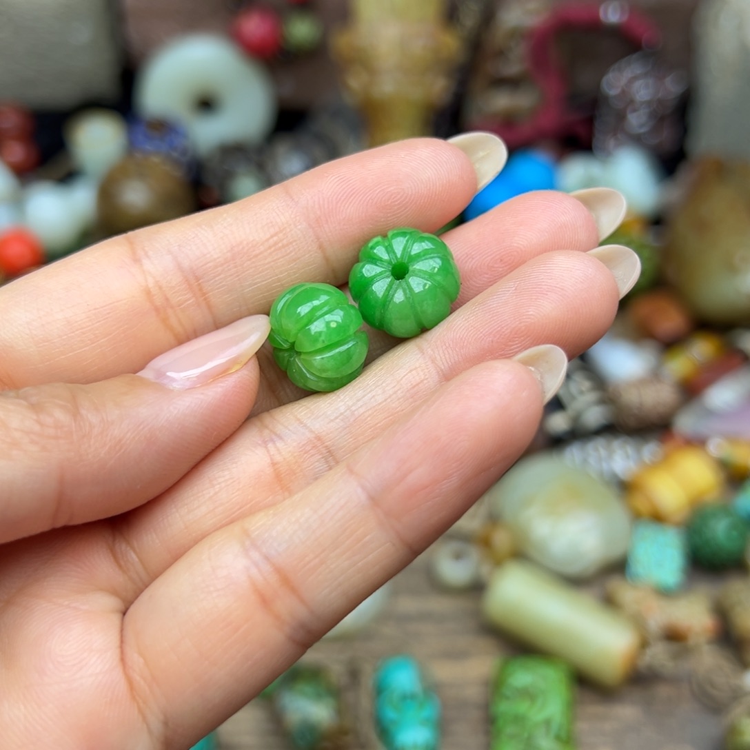 未镶嵌颈饰玛瑙/玉髓三**月