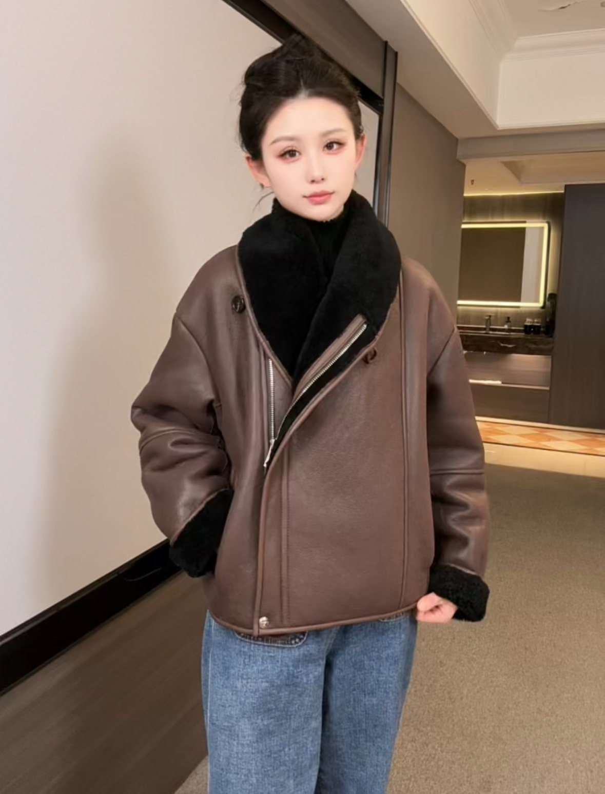 YJJL2557新款皮毛一体外套女短款V领绒面皮真皮羊羔毛皮草潮