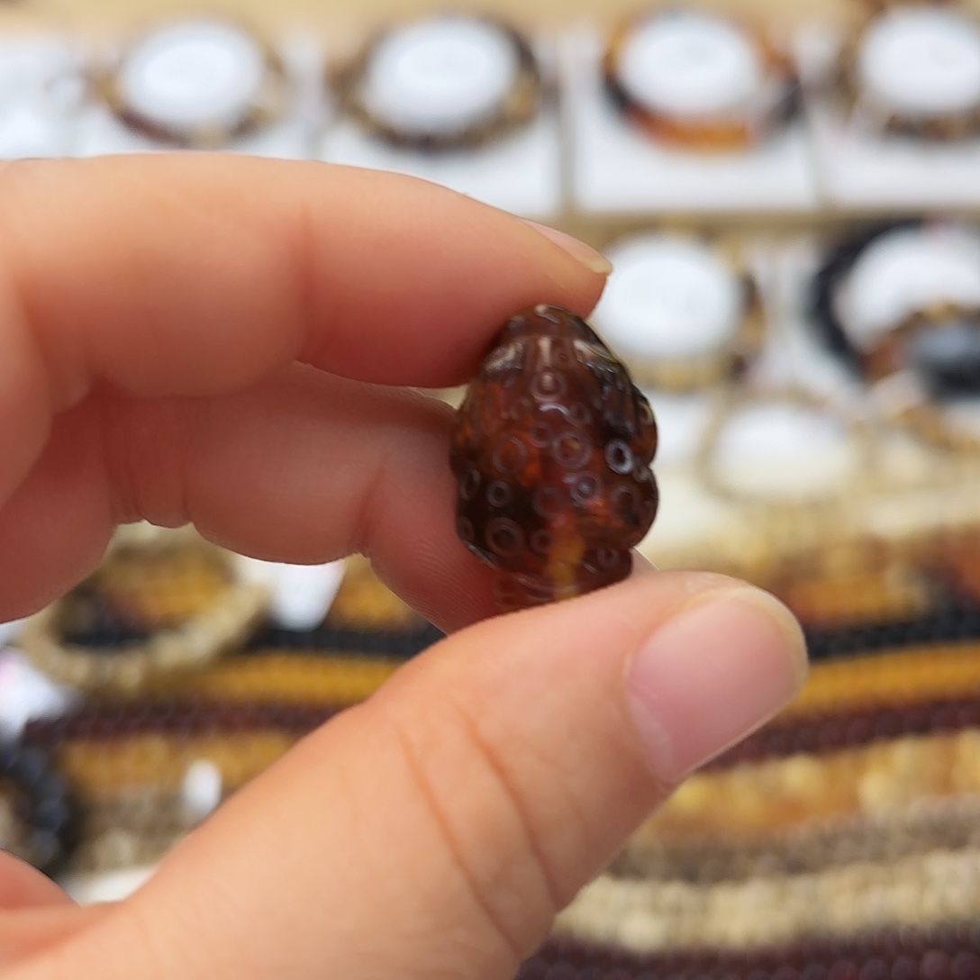 向***歌琥珀未镶嵌裸石大