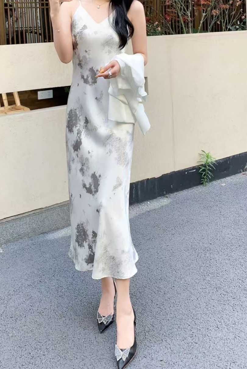 光泽感灵动飘逸水墨花中长无袖吊带连衣裙女夏季新款