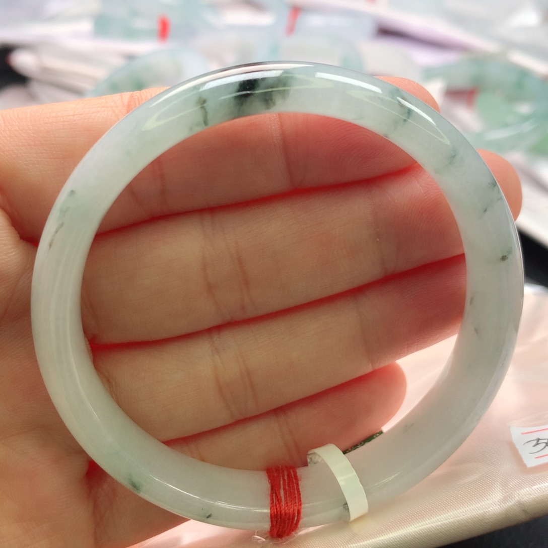 翡翠手镯未镶嵌缅甸翡翠5657