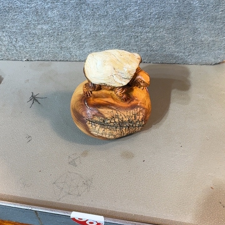 沈****魅崖柏摆牛手把件等