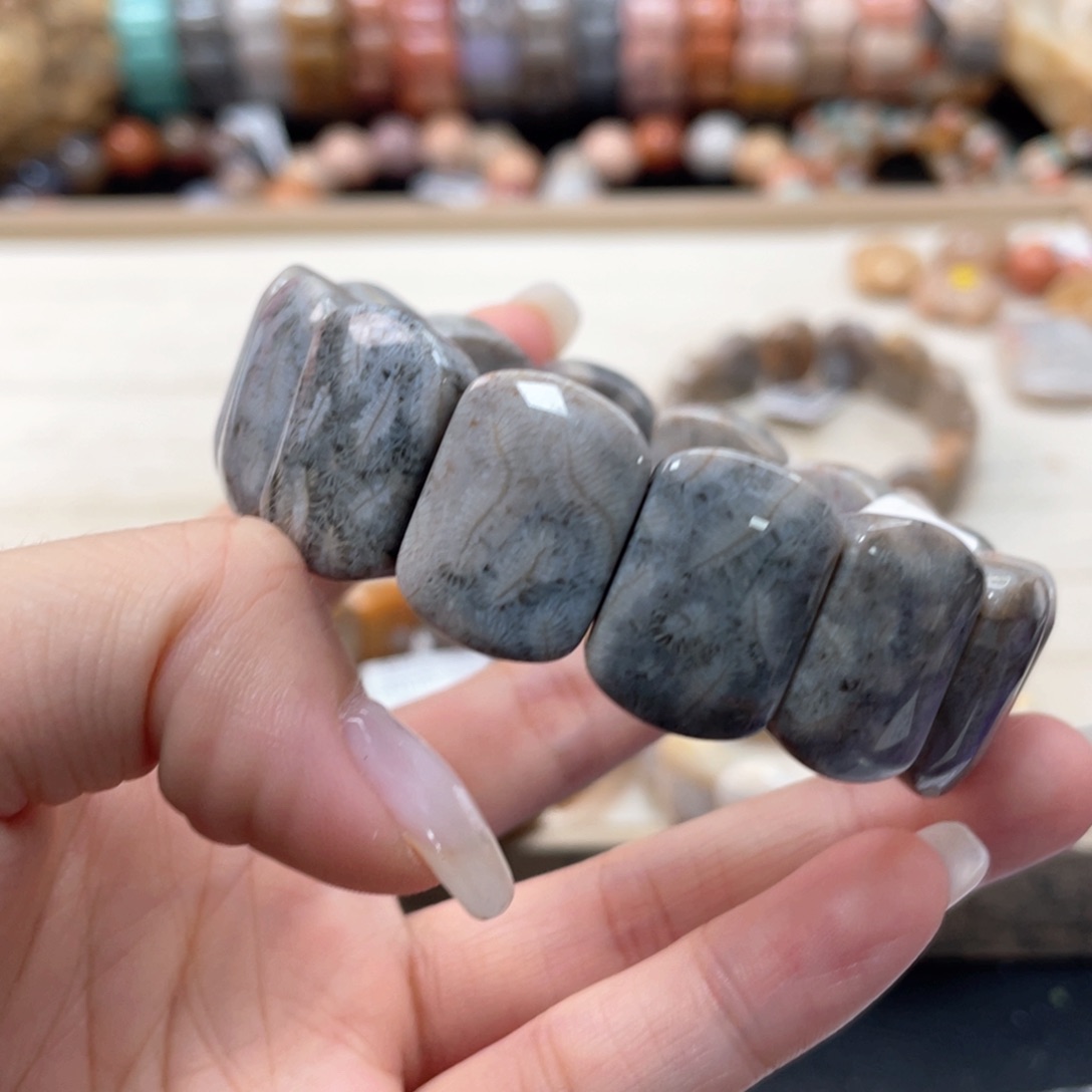 硅化珊瑚（珊瑚玉）手链未镶嵌胡****车182