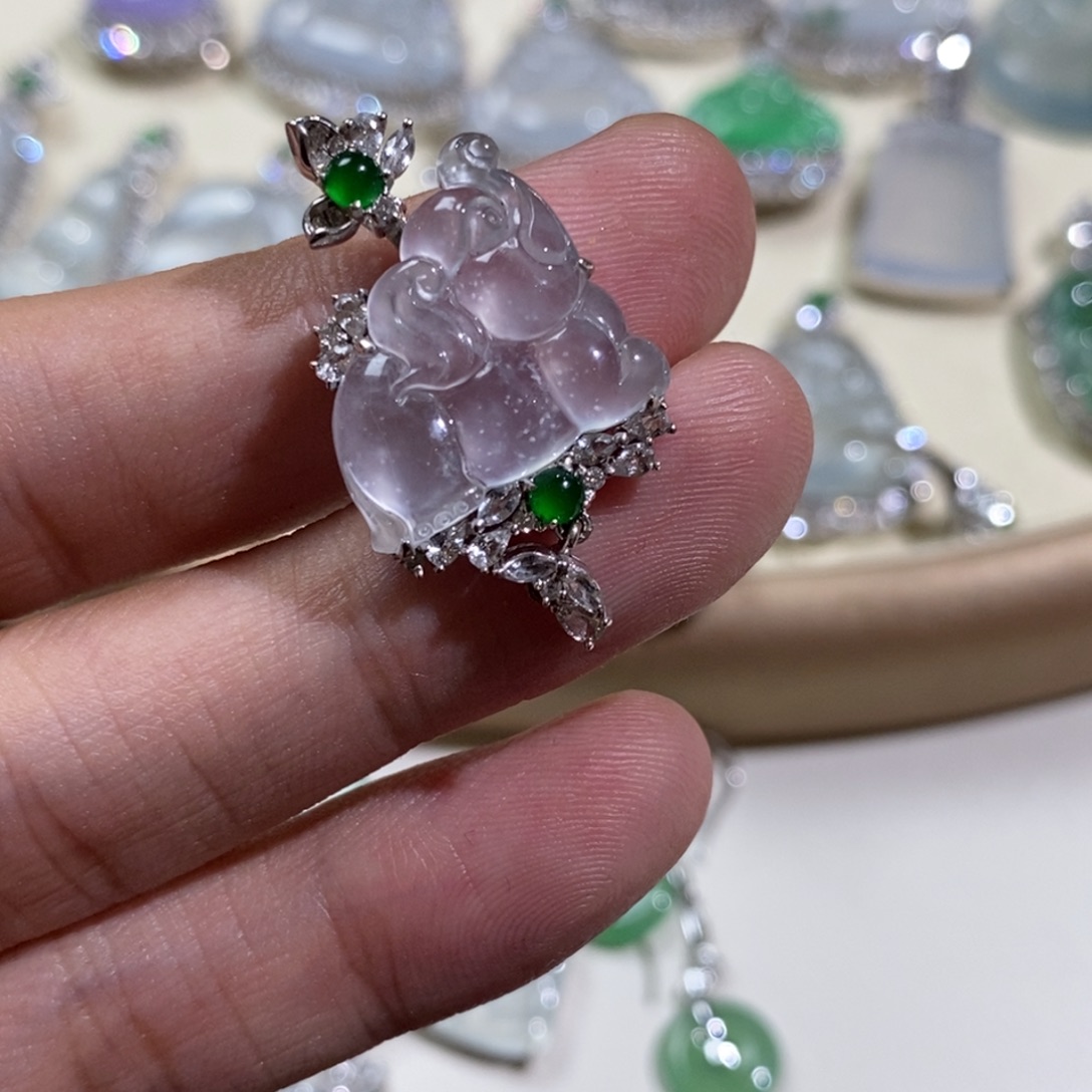浅***浅翡翠18K金镶嵌吊坠(不含链)象