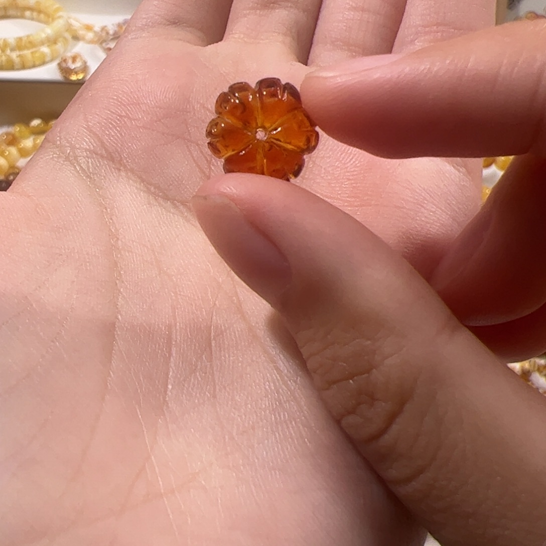 琥珀未镶嵌珠宝奇石