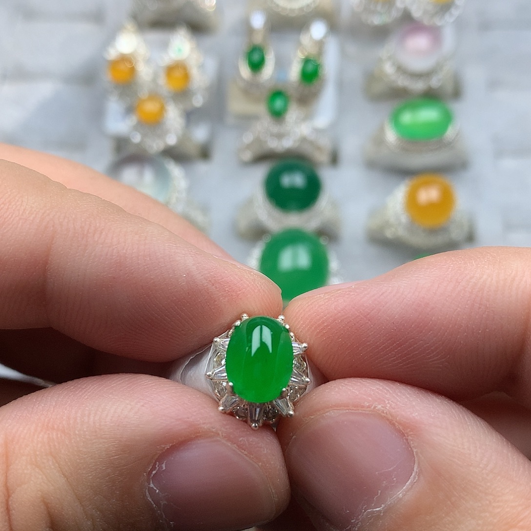 定制翡翠未镶嵌阳绿