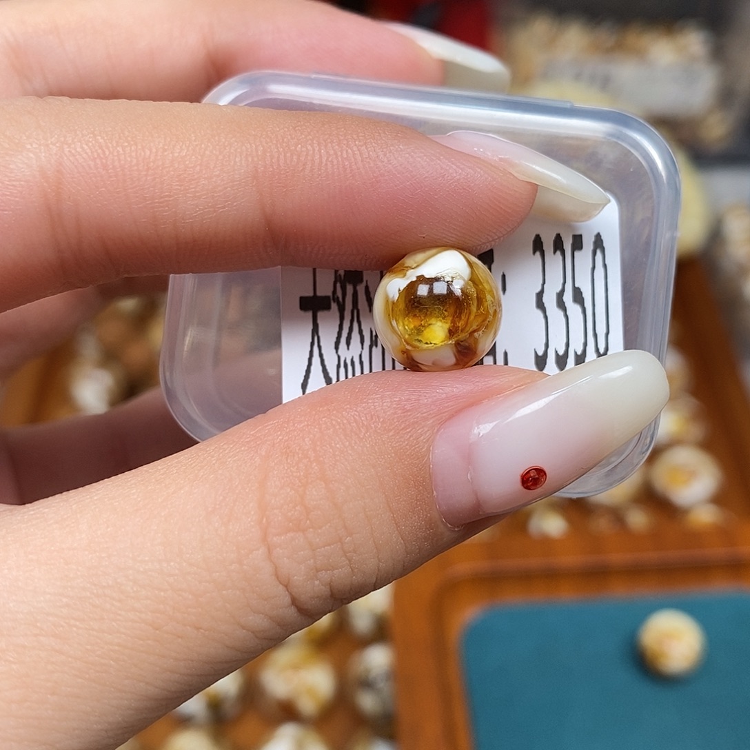 蜜蜡未镶嵌珠宝奇石3350