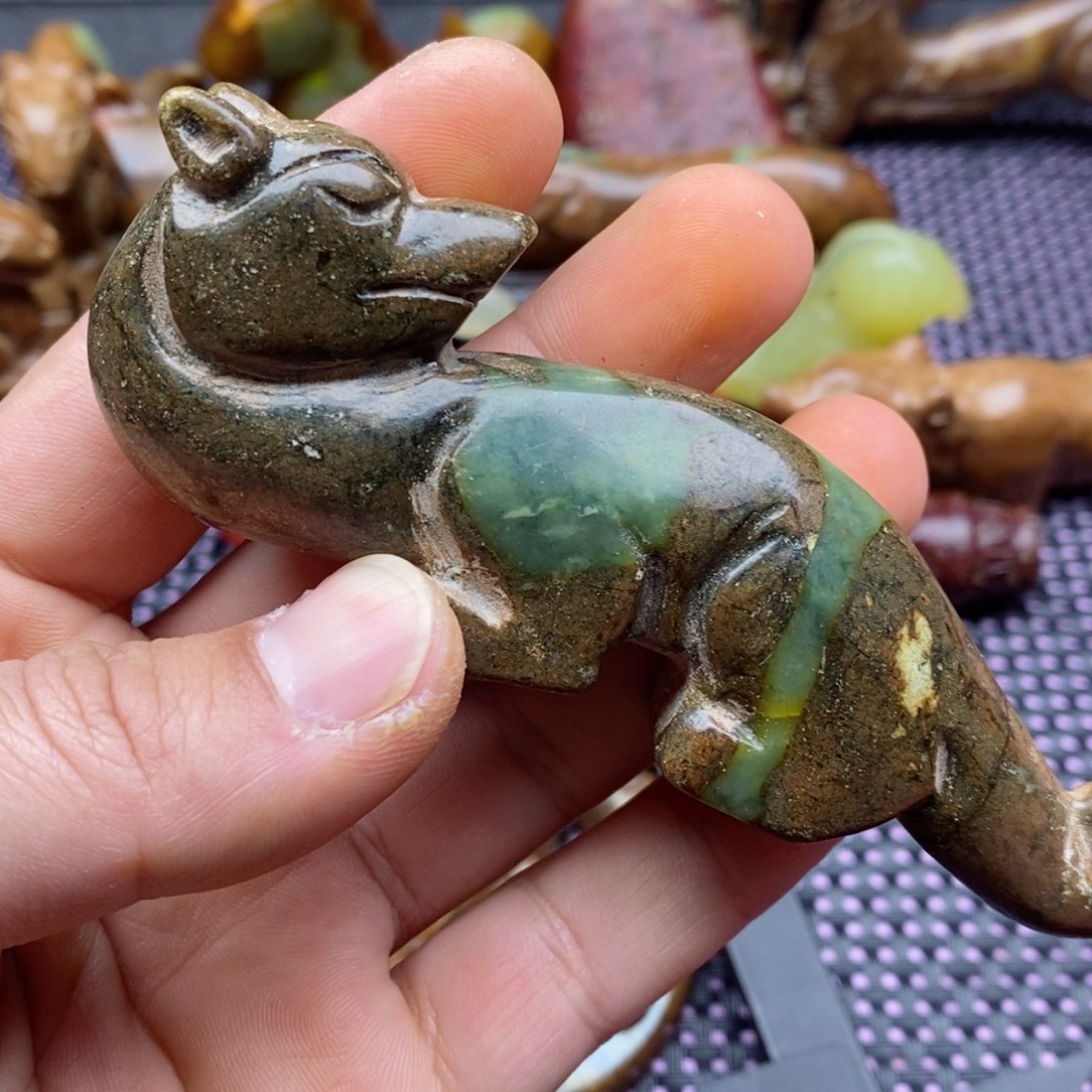 蛇纹石玉颈饰未镶嵌