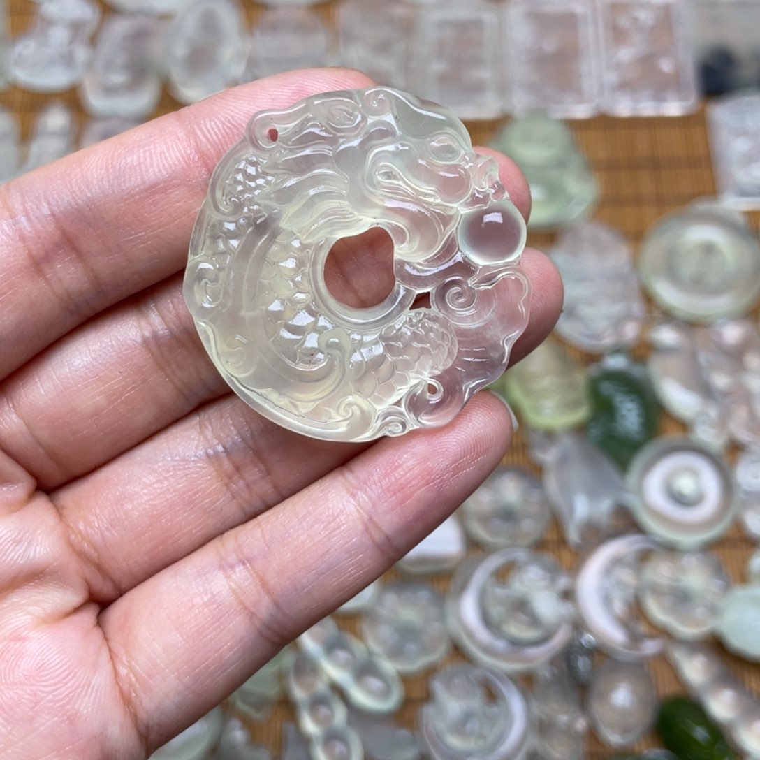 未镶嵌蛇纹石玉颈饰