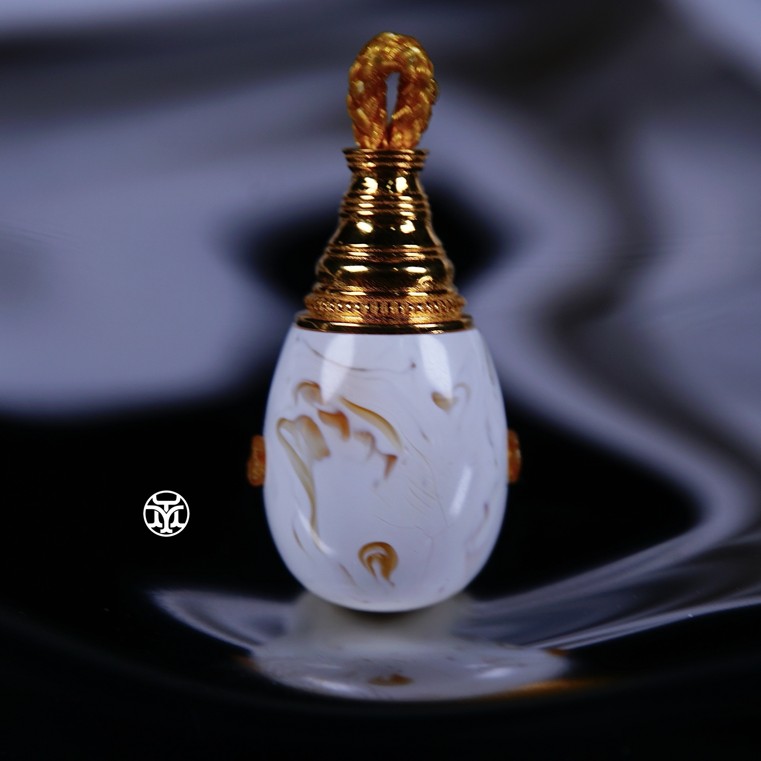 对孔10.5漆白溶洞妖孽分体金三通 一物一拍 天然俄料琥珀蜜蜡