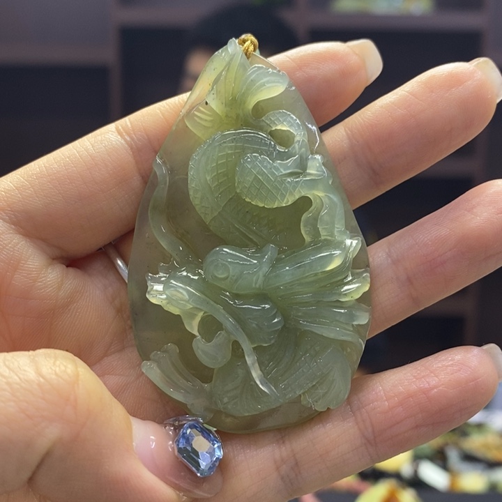 蛇纹石玉未镶嵌颈饰