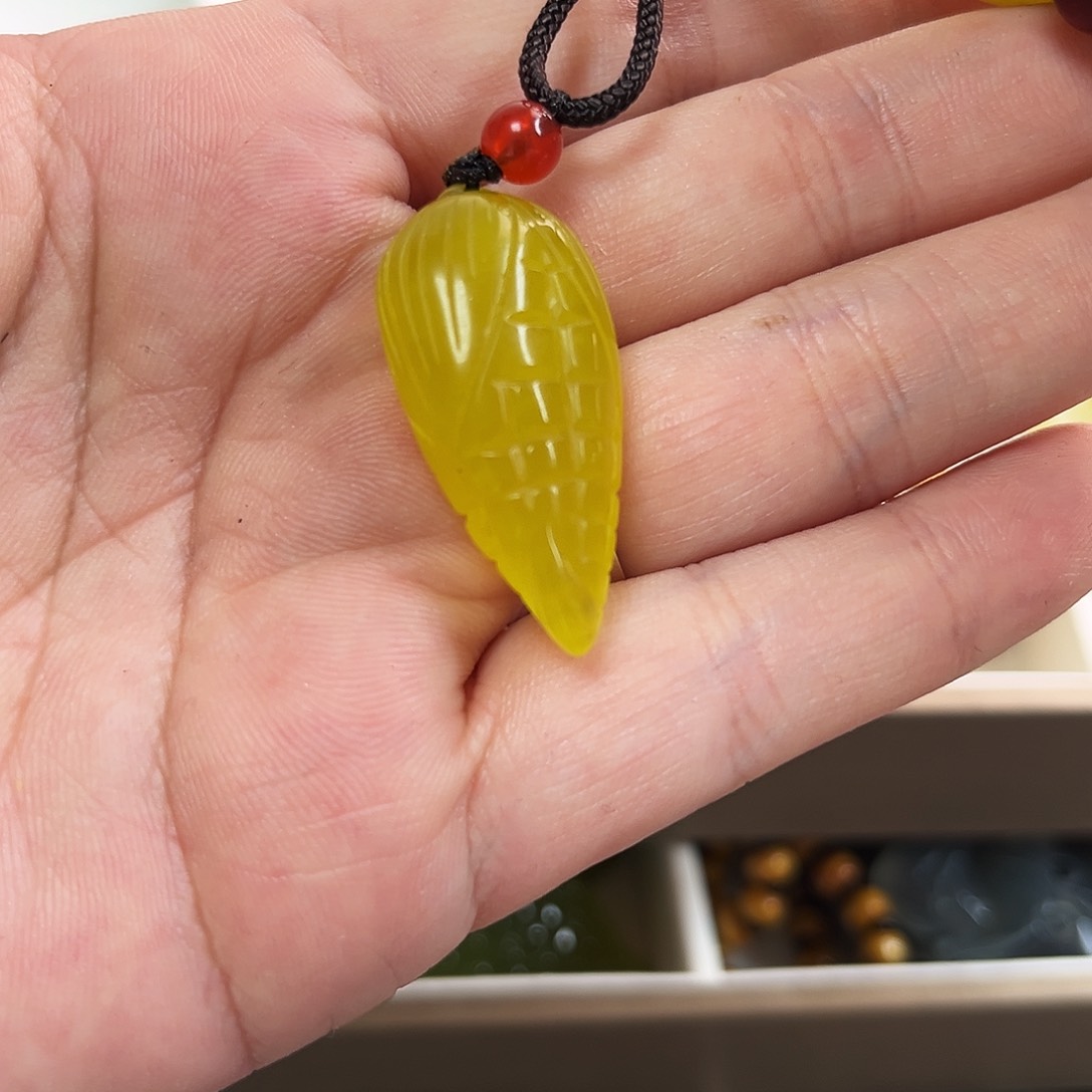 蛇纹石玉颈饰未镶嵌