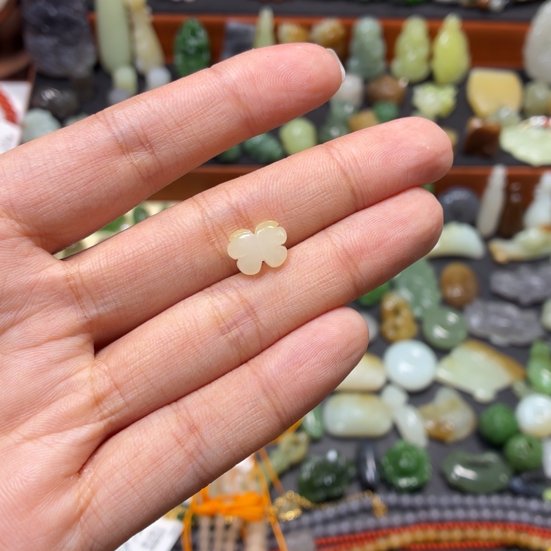 好***情和田玉未镶嵌颈饰特价不退不换