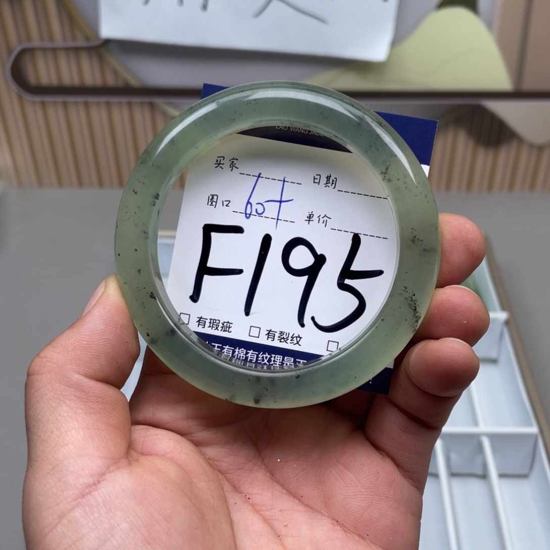 岫玉手镯手镯未镶嵌