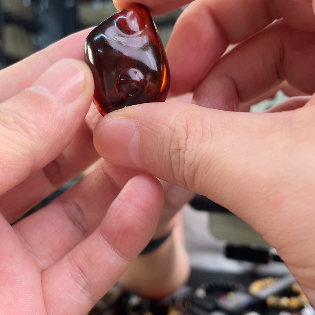 随***名琥珀未镶嵌裸石血珀虫吊坠