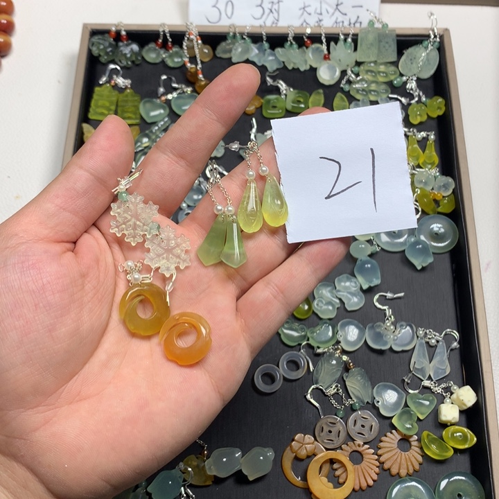 雪***落蛇纹石玉合金耳钉