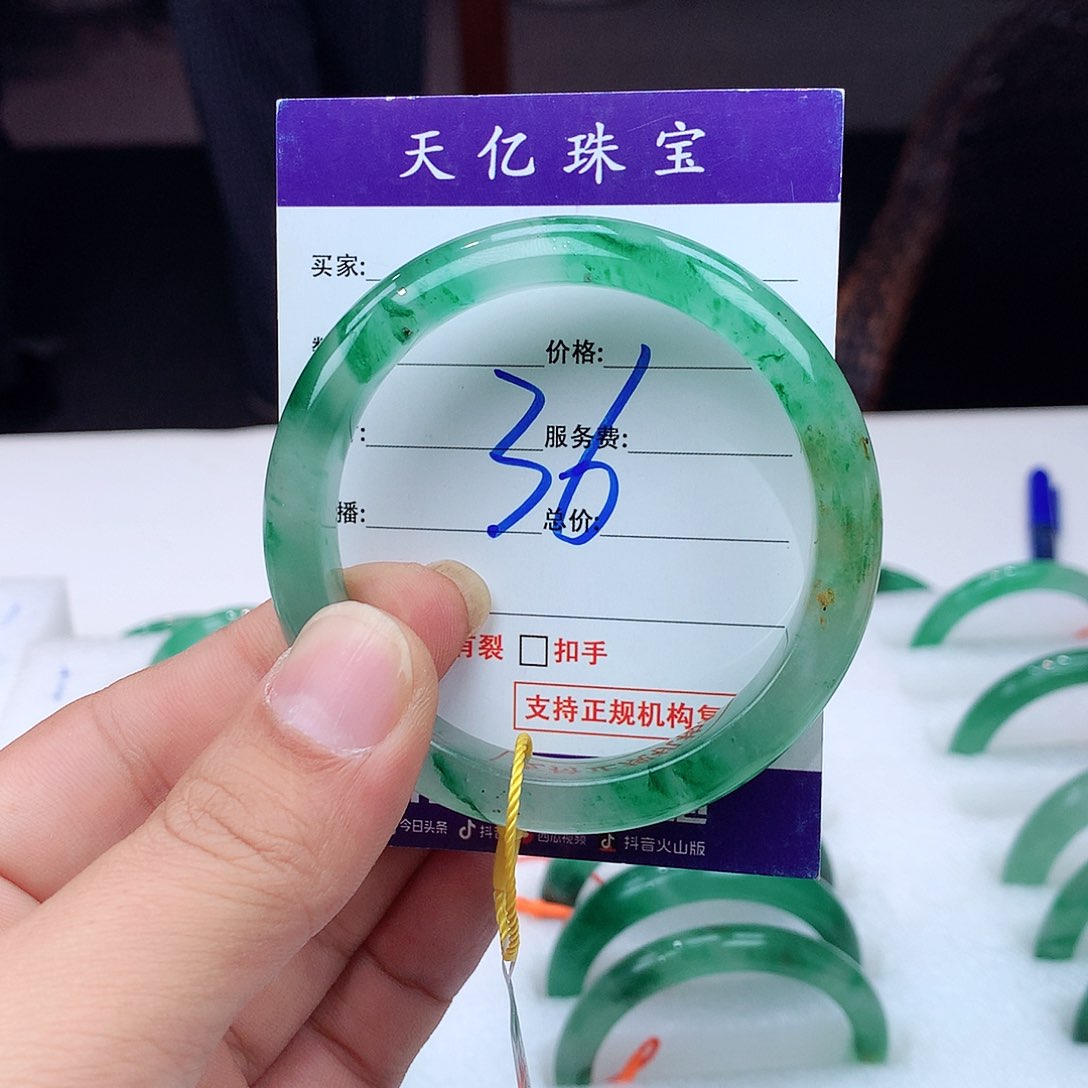 未镶嵌57石英质玉灵*