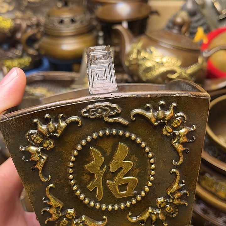 精美铜器批发档口