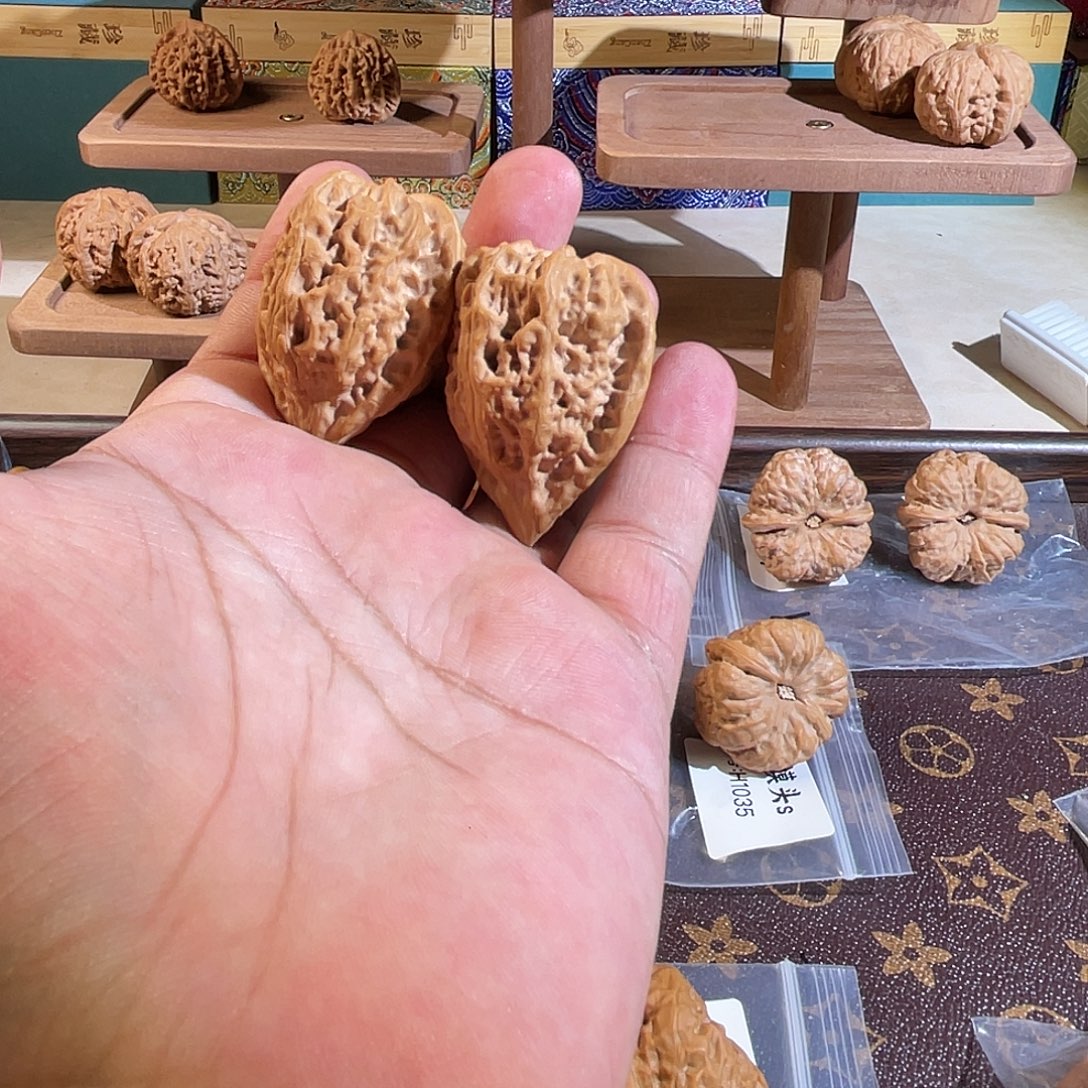 T***t文玩核桃把件沈鸡鸡王