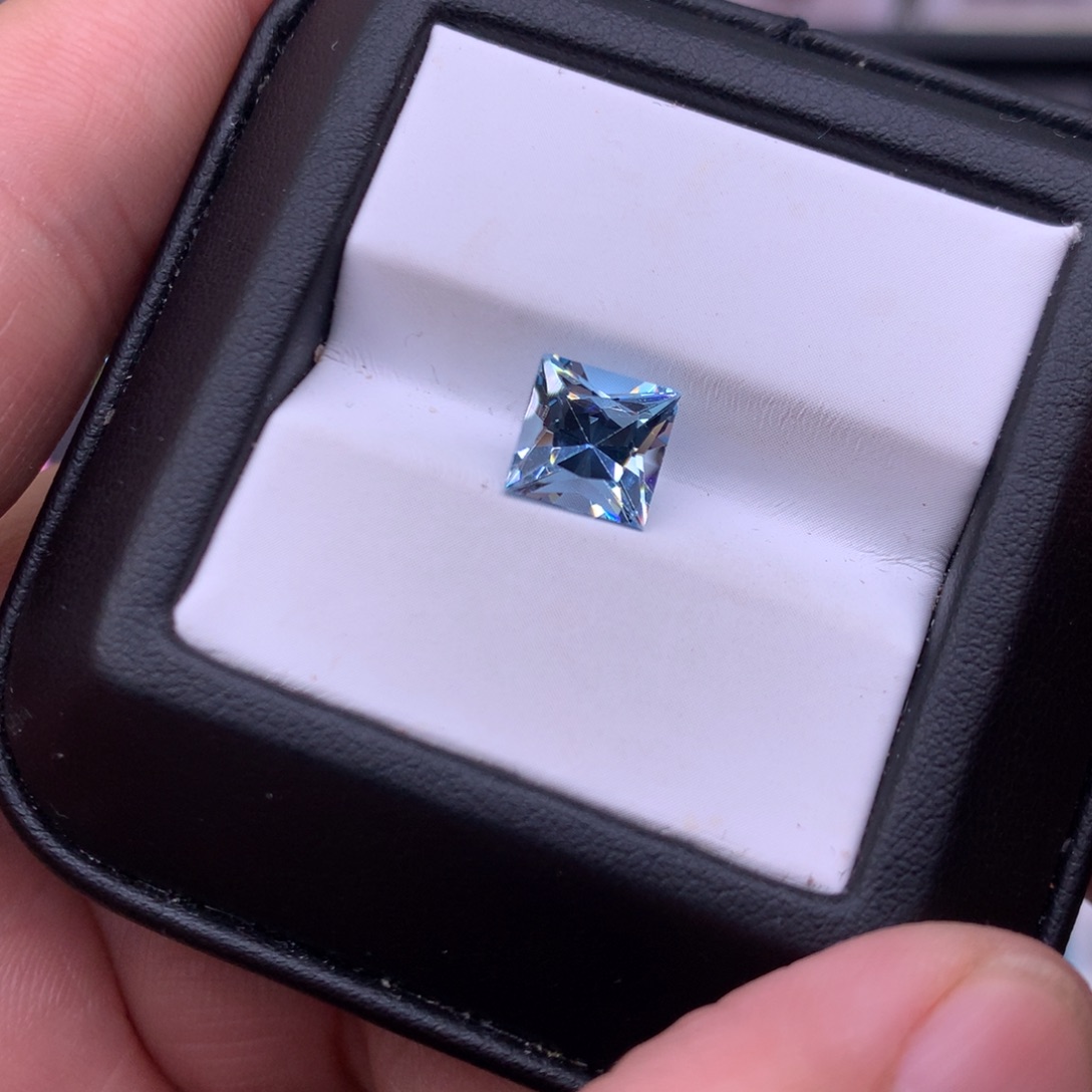 海蓝宝石裸石1.79克拉圣玛利亚