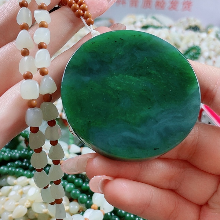 颈饰未镶嵌和田玉