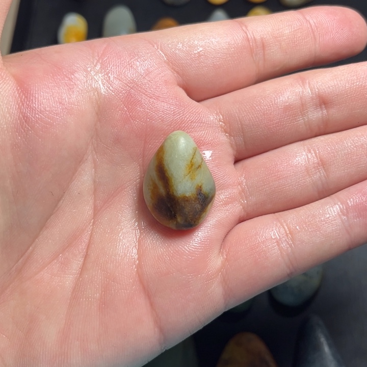 P***l和田玉未镶嵌珠宝奇石