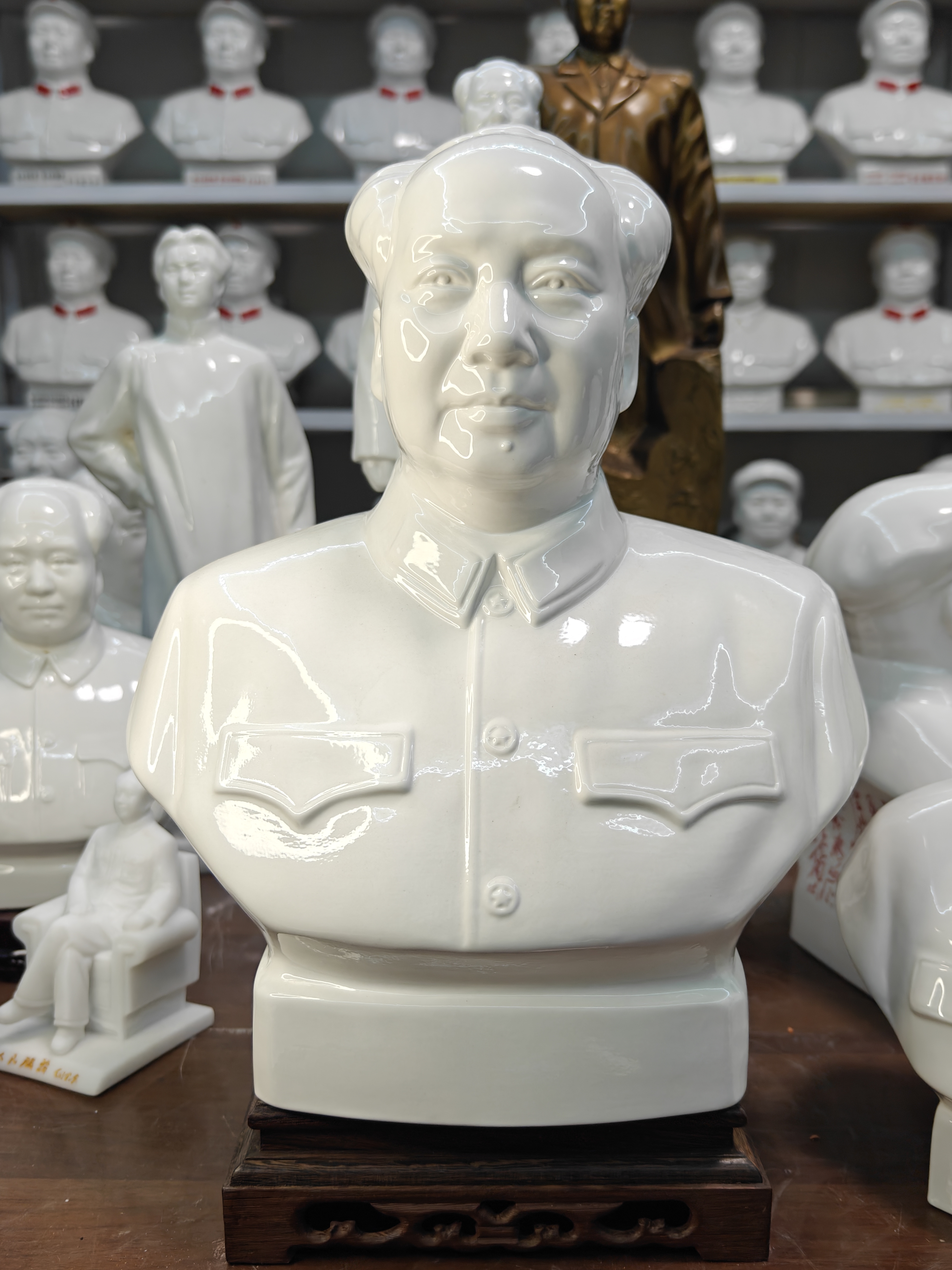 红藏摆件，三号文像纯白瓷高度34公分，库存瓷，唐山瓷厂敬制