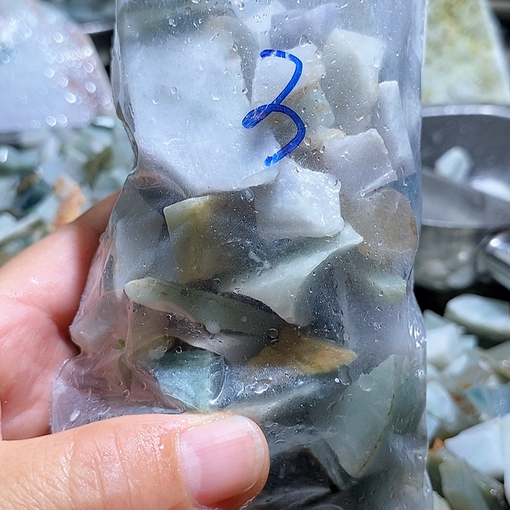 颈饰未镶嵌翡翠鱼缸料3
