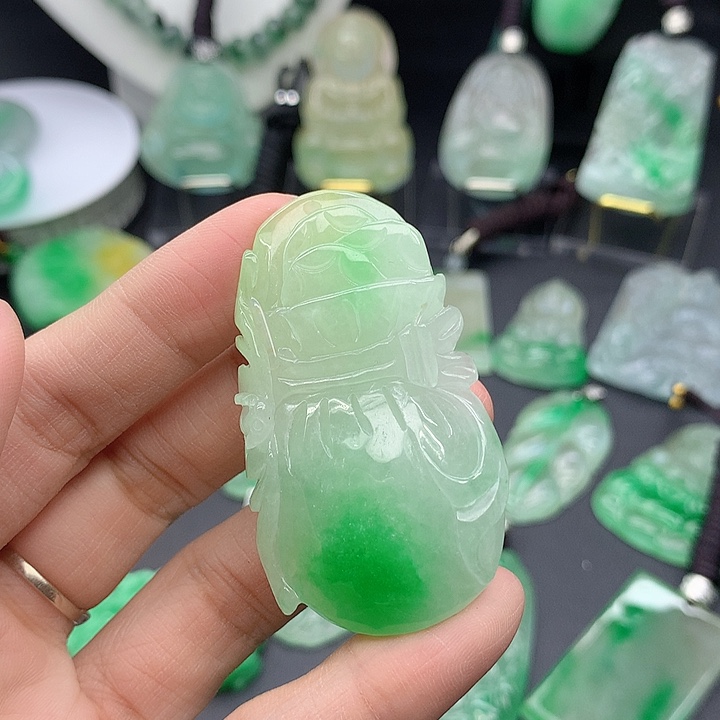 翡翠未镶嵌吊坠(赠链)