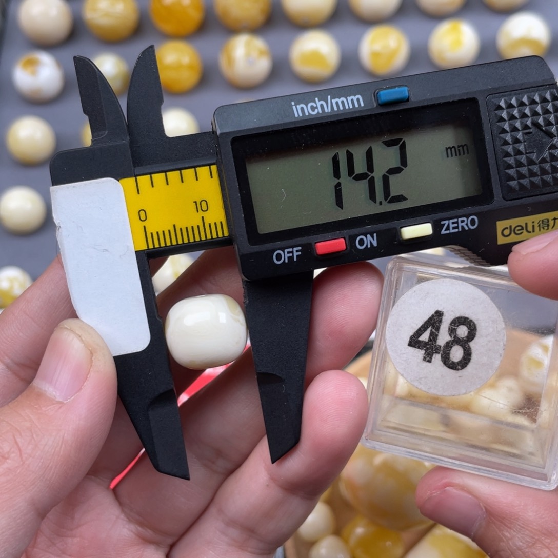 蜜蜡珠宝奇石未镶嵌