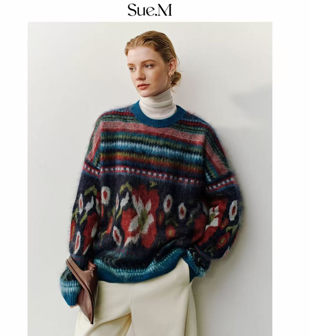 2056-1【臻炫女装】蓝铃~新款时尚圆领花朵图案拉绒工艺上衣冬季