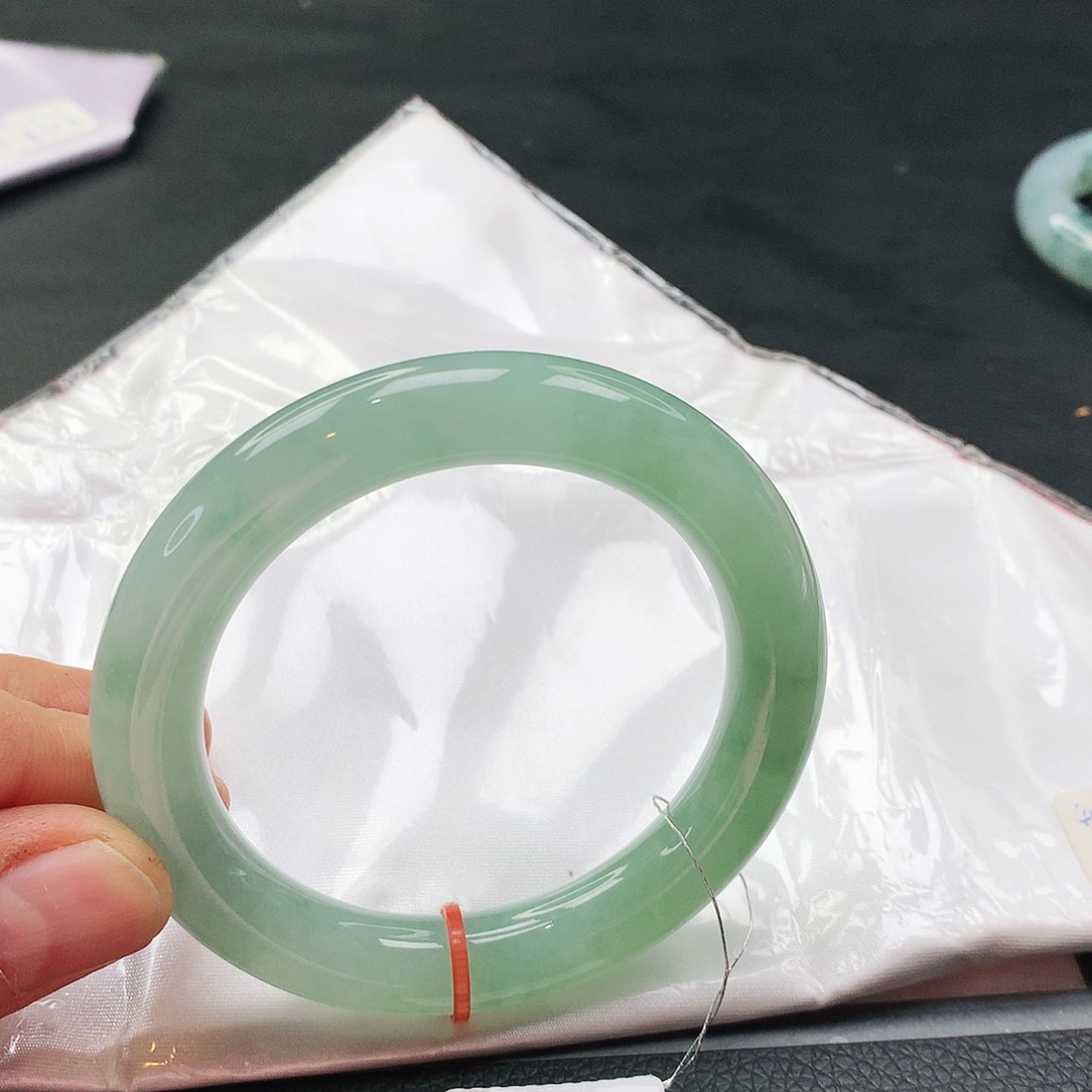 未镶嵌手镯翡翠天然翡翠手镯