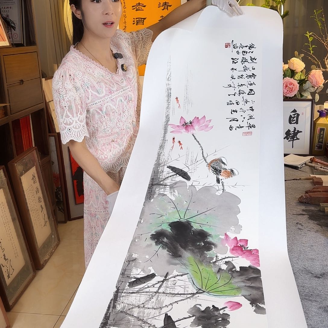 国画伊人阳亮荷花托底