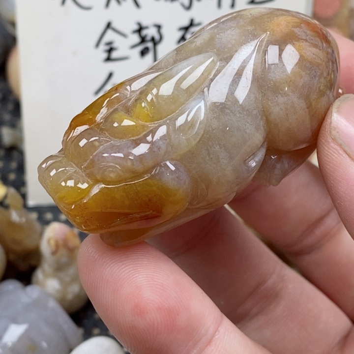 颈饰未镶嵌石英质玉