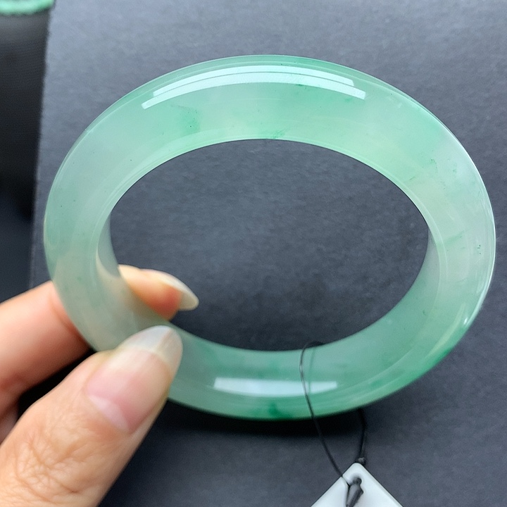 @***1石英质玉未镶嵌手镯