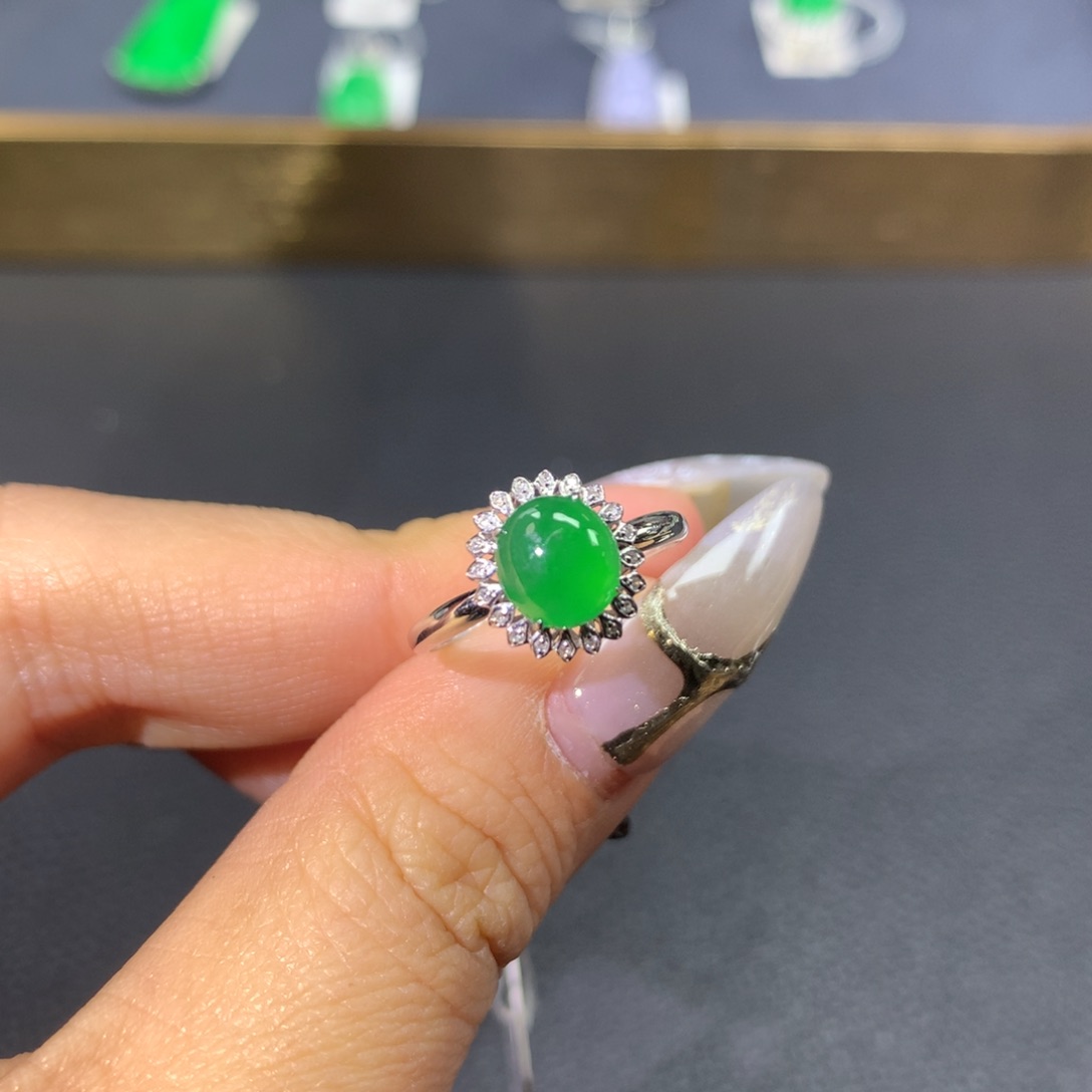翡翠戒指18K金镶嵌翡翠