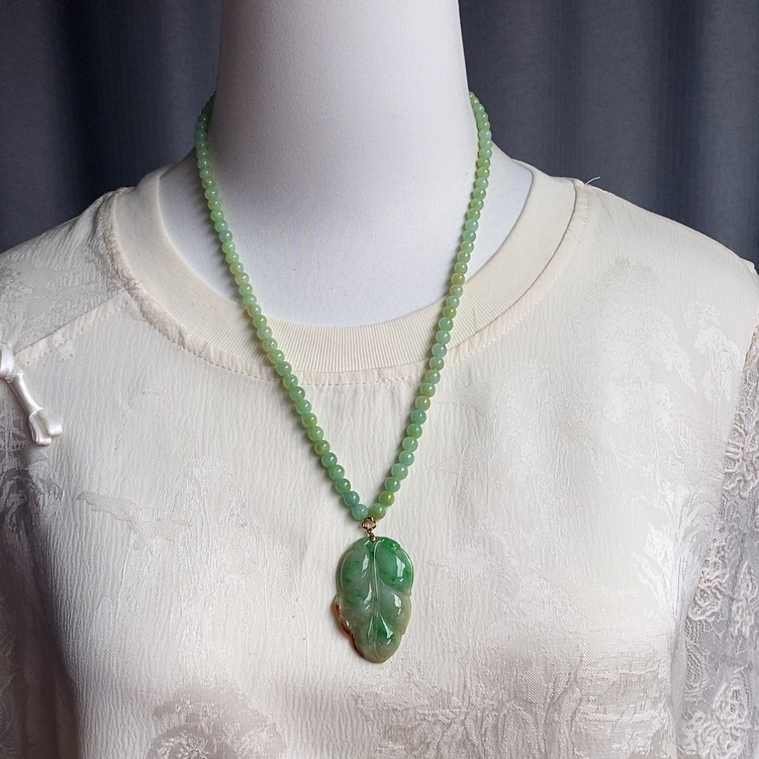 翡翠未镶嵌吊坠(赠链)