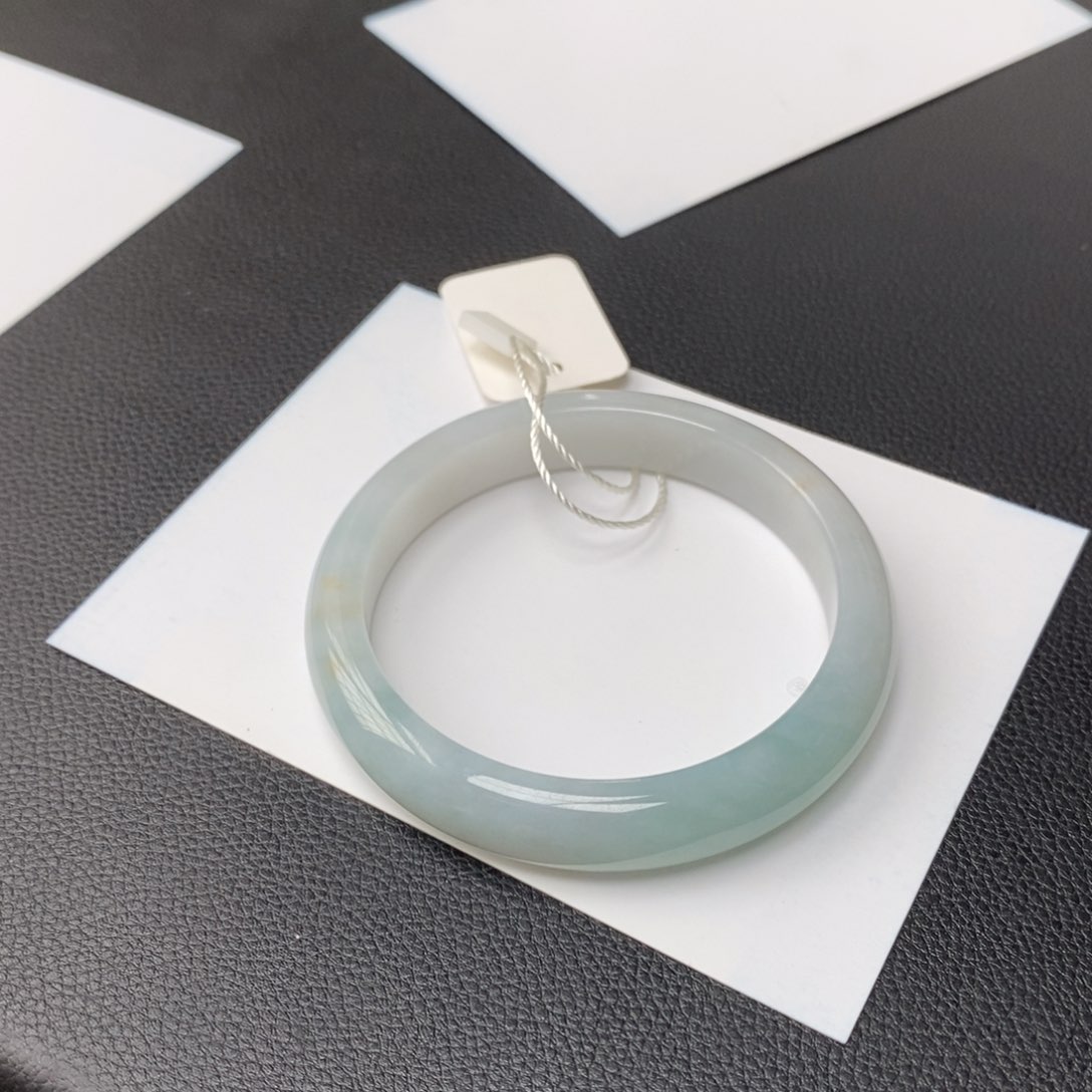 翡翠手镯未镶嵌天然翡翠手镯