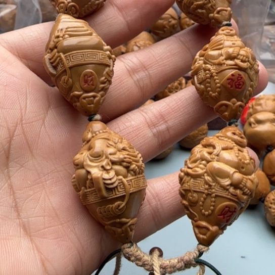 橄榄核手串雕刻工艺