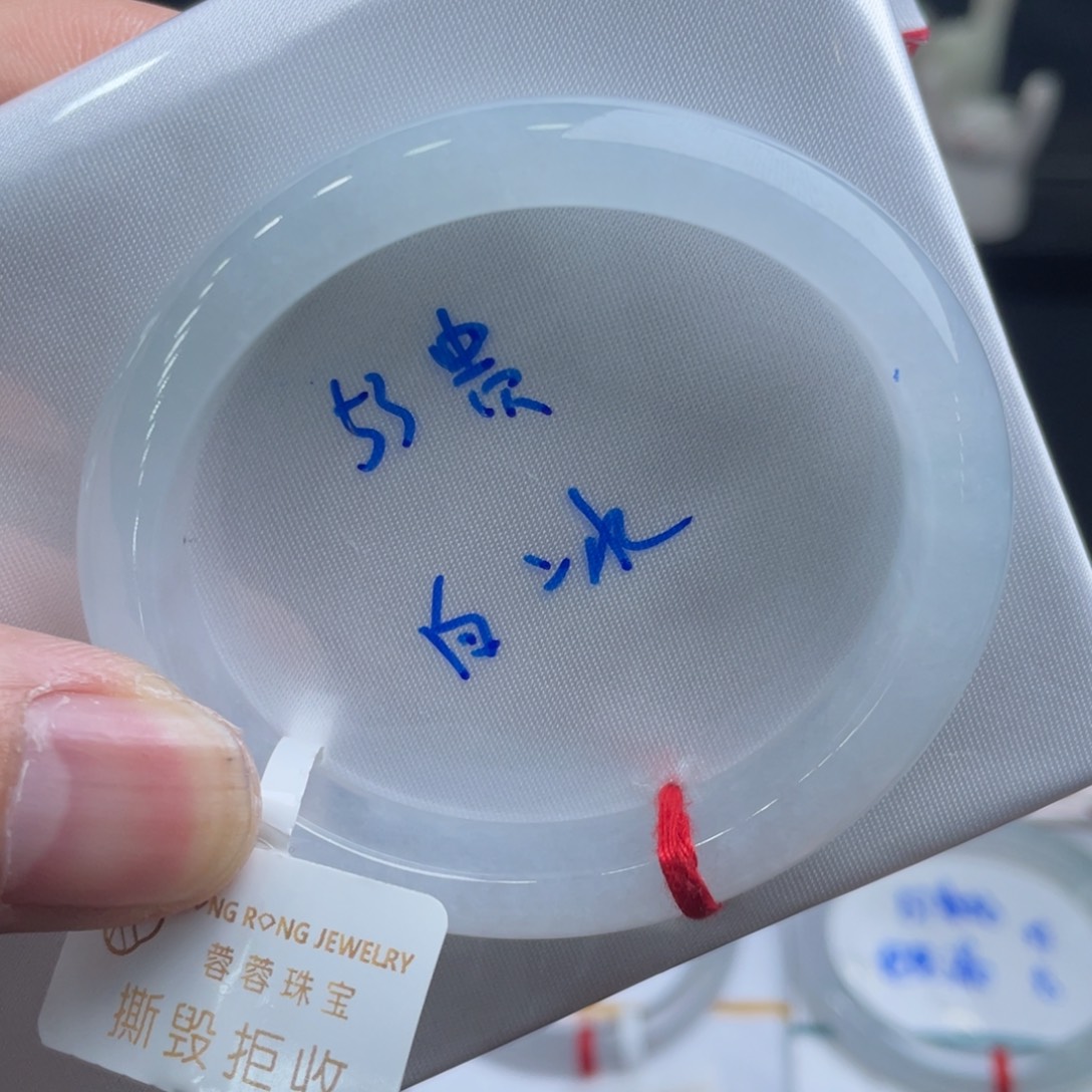 翡翠手镯未镶嵌翡翠手镯
