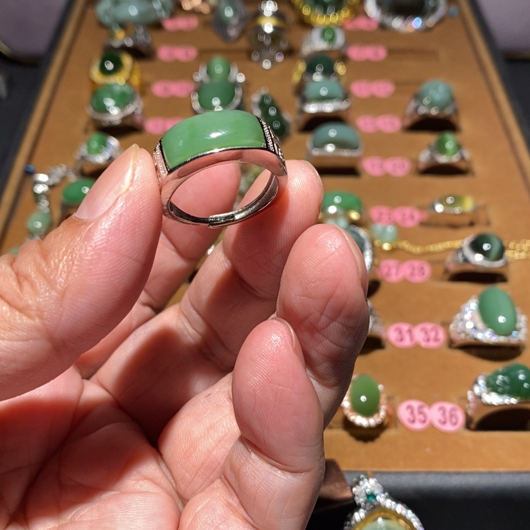 和田玉未镶嵌戒指