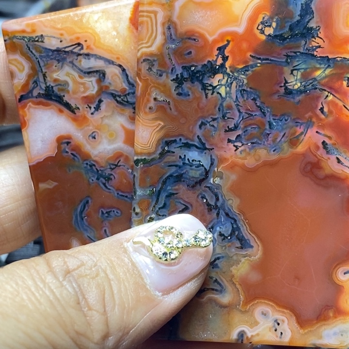 玛瑙/玉髓颈饰未镶嵌红**己