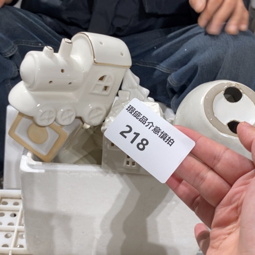 【闪购商品】摆件V****n陶瓷摆件瑕疵特卖